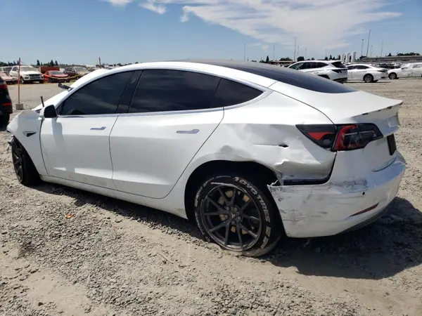 5YJ3E1EA1KF503952 2019 TESLA MODEL 3 - Image 2