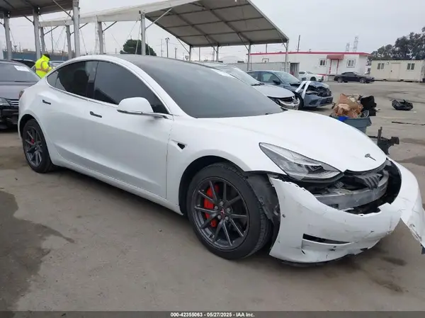 5YJ3E1EA1LF632632 2020 TESLA MODEL 3 - Image 1
