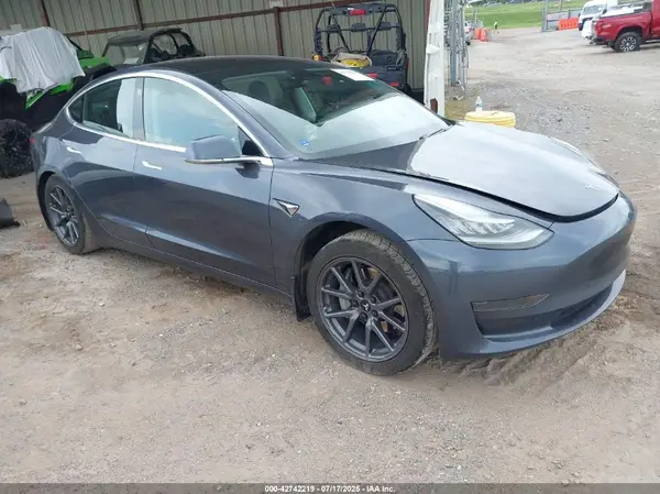 5YJ3E1EA1LF657837 2020 TESLA MODEL 3 - Image 1