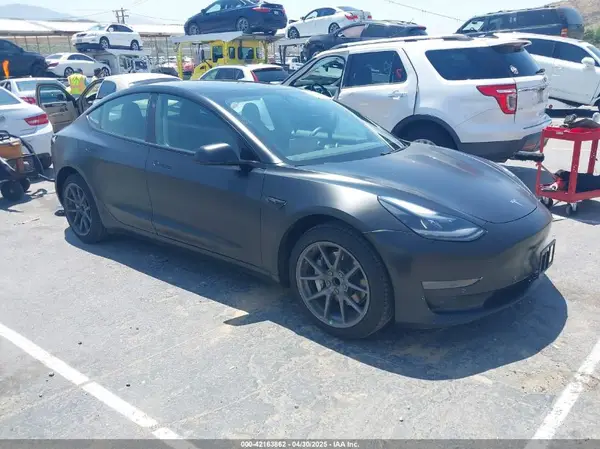 5YJ3E1EA1MF067610 2021 TESLA MODEL 3 - Image 1