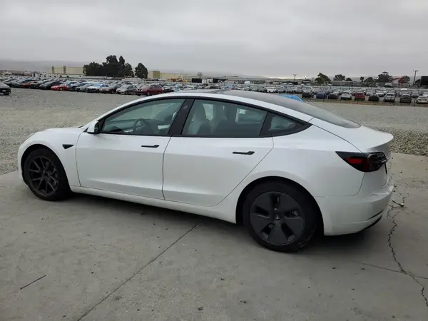 5YJ3E1EA1MF070295 2021 TESLA MODEL 3 - Image 2