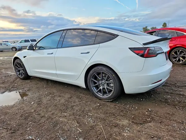 5YJ3E1EA1MF100489 2021 TESLA MODEL 3 - Image 2