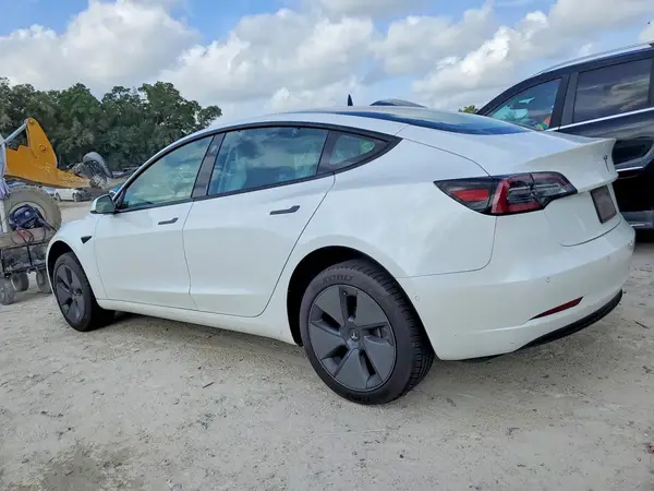 5YJ3E1EA1MF920538 2021 TESLA MODEL 3 - Image 2