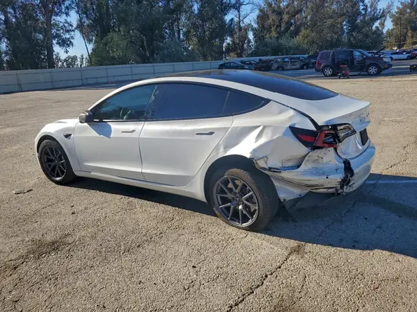 5YJ3E1EA1MF989584 2021 TESLA MODEL 3 - Image 2
