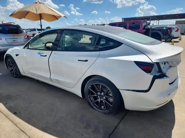 5YJ3E1EA1MF996096 2021 TESLA MODEL 3 - Image 2
