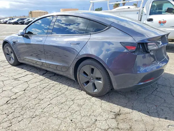 5YJ3E1EA1NF102549 2022 TESLA MODEL 3 - Image 2