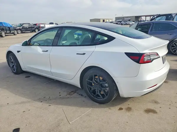 5YJ3E1EA1NF111350 2022 TESLA MODEL 3 - Image 2