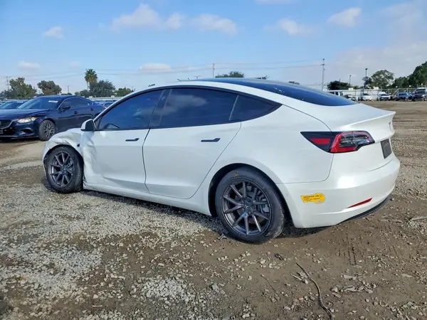 5YJ3E1EA1NF113826 2022 TESLA MODEL 3 - Image 2