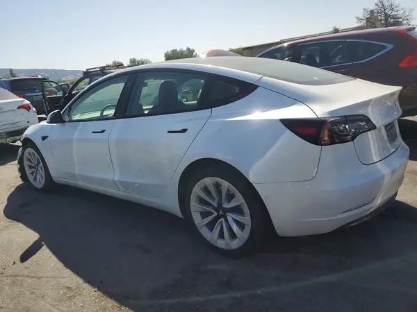 5YJ3E1EA1NF144784 2022 TESLA MODEL 3 - Image 2
