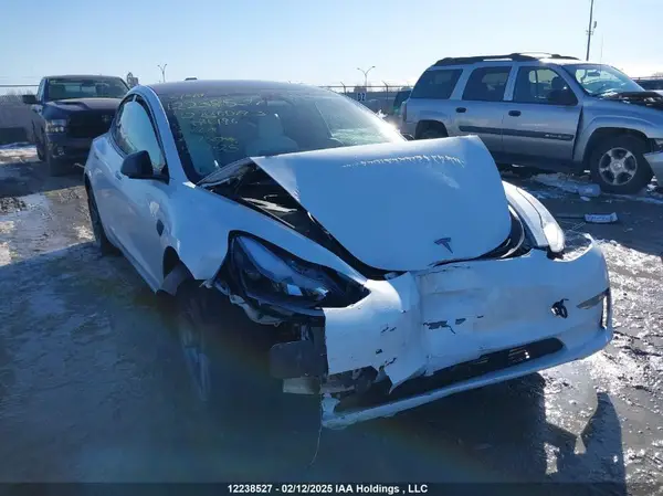 5YJ3E1EA1NF176196 2022 TESLA MODEL 3 - Image 1