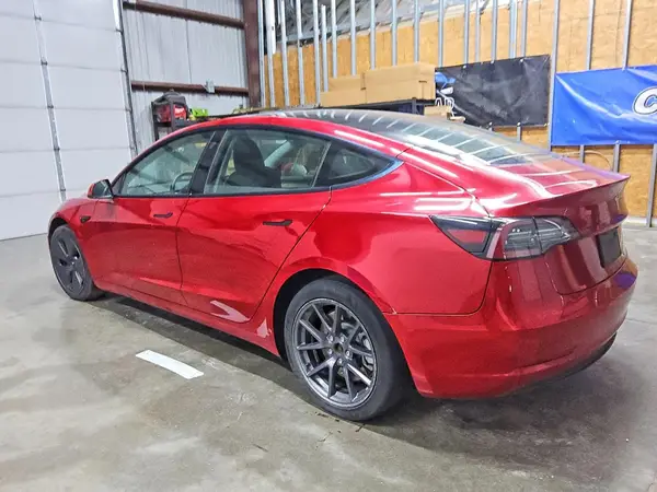 5YJ3E1EA1NF190051 2022 TESLA MODEL 3 - Image 2
