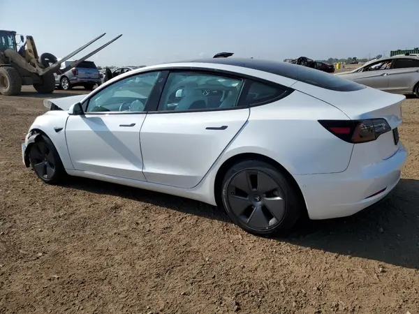 5YJ3E1EA1NF200075 2022 TESLA MODEL 3 - Image 2