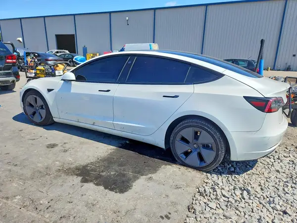 5YJ3E1EA1NF239622 2022 TESLA MODEL 3 - Image 2