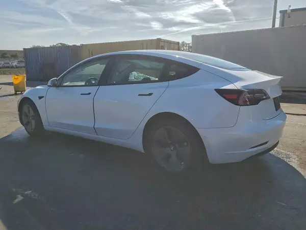 5YJ3E1EA1NF250507 2022 TESLA MODEL 3 - Image 2