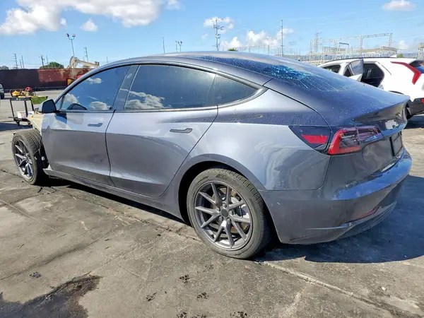 5YJ3E1EA1NF295981 2022 TESLA MODEL 3 - Image 2
