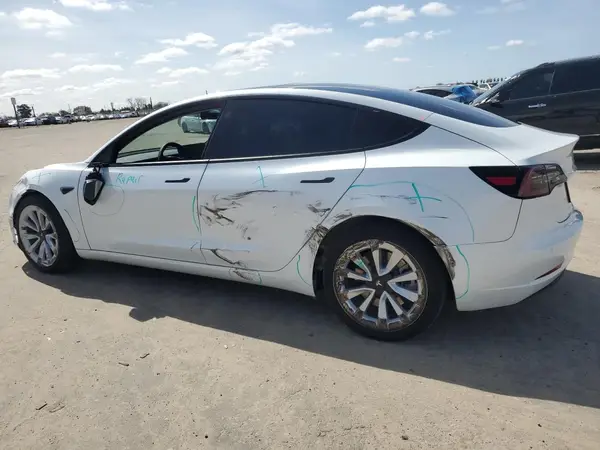 5YJ3E1EA1NF303660 2022 TESLA MODEL 3 - Image 2
