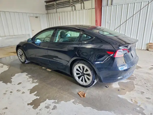 5YJ3E1EA1NF304419 2022 TESLA MODEL 3 - Image 2