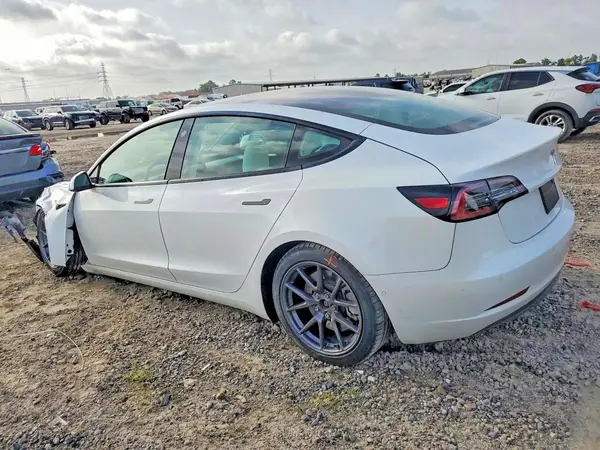 5YJ3E1EA1NF315372 2022 TESLA MODEL 3 - Image 2
