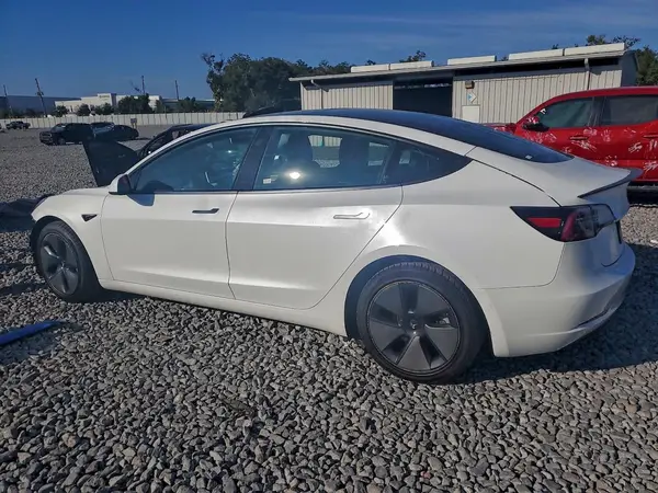 5YJ3E1EA1NF324153 2022 TESLA MODEL 3 - Image 2