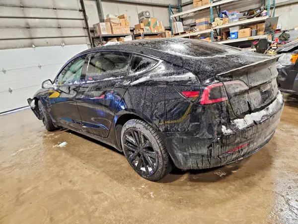 5YJ3E1EA1NF332303 2022 TESLA MODEL 3 - Image 2