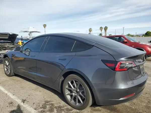 5YJ3E1EA1NF337727 2022 TESLA MODEL 3 - Image 2