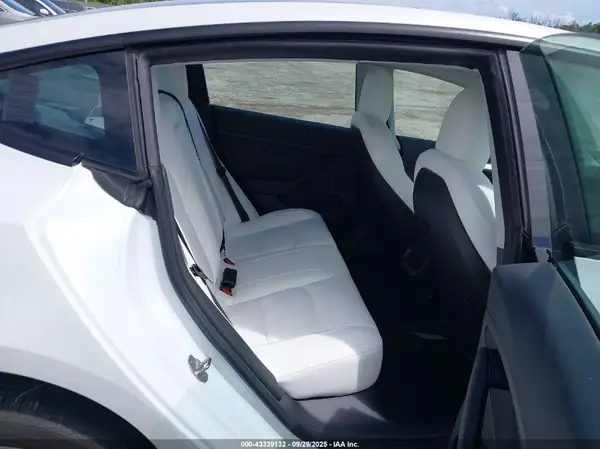 5YJ3E1EA1NF348954 2022 TESLA MODEL 3 - Image 8