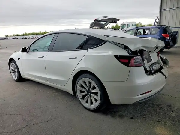 5YJ3E1EA1NF361977 2022 TESLA MODEL 3 - Image 2