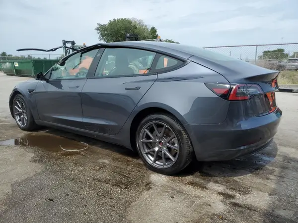 5YJ3E1EA1NF368573 2022 TESLA MODEL 3 - Image 2