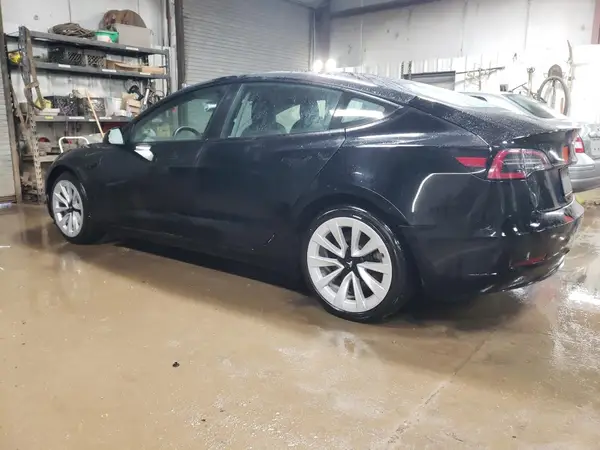 5YJ3E1EA1NF370002 2022 TESLA MODEL 3 - Image 2