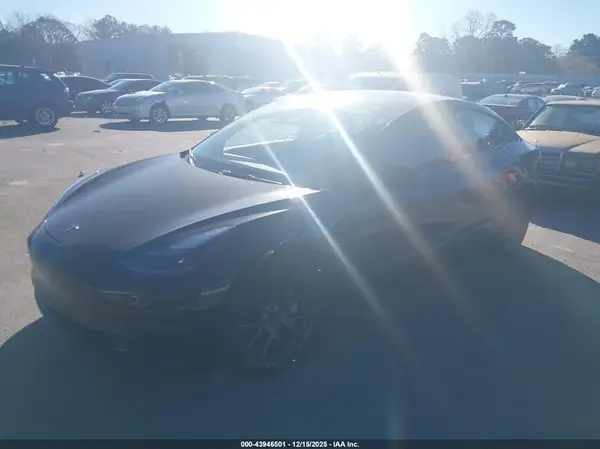 5YJ3E1EA1PF382136 2023 TESLA MODEL 3 - Image 2