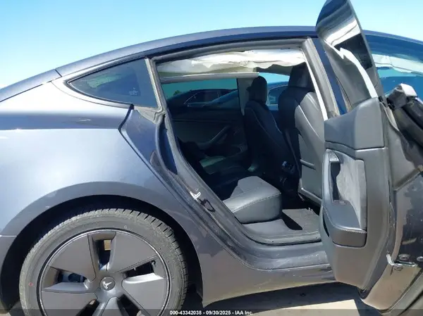 5YJ3E1EA1PF385599 2023 TESLA MODEL 3 - Image 8