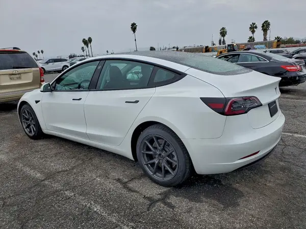5YJ3E1EA1PF405012 2023 TESLA MODEL 3 - Image 2