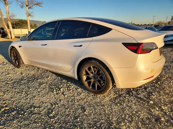 5YJ3E1EA1PF408587 2023 TESLA MODEL 3 - Image 2