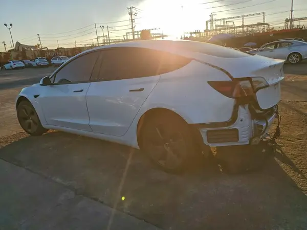 5YJ3E1EA1PF413465 2023 TESLA MODEL 3 - Image 2
