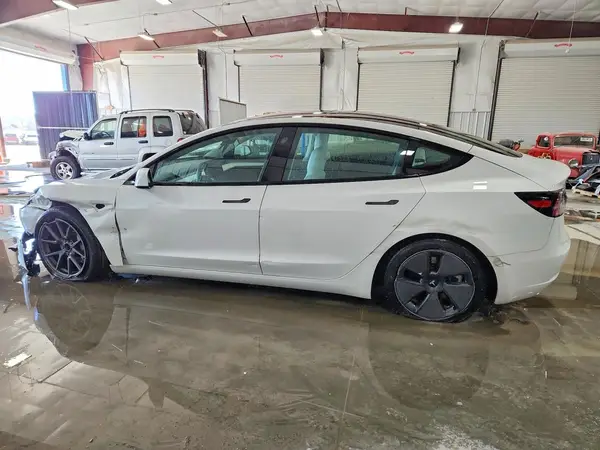 5YJ3E1EA1PF421906 2023 TESLA MODEL 3 - Image 2
