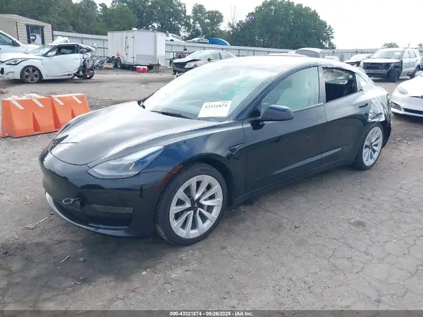 5YJ3E1EA1PF424725 2023 TESLA MODEL 3 - Image 2