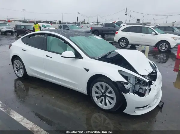 5YJ3E1EA1PF426684 2023 TESLA MODEL 3 - Image 1