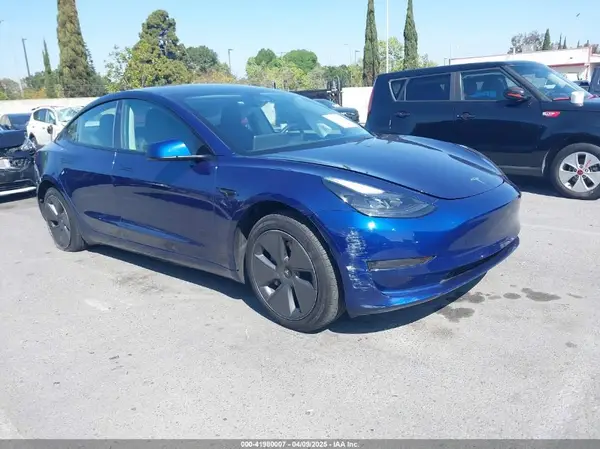 5YJ3E1EA1PF431190 2023 TESLA MODEL 3 - Image 1