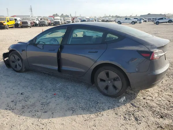 5YJ3E1EA1PF457563 2023 TESLA MODEL 3 - Image 2