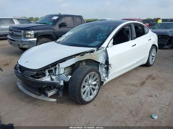5YJ3E1EA1PF467381 2023 TESLA MODEL 3 - Image 2