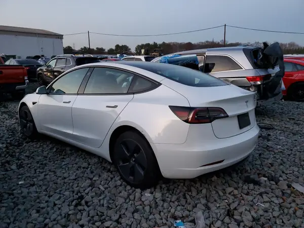 5YJ3E1EA1PF475688 2023 TESLA MODEL 3 - Image 2