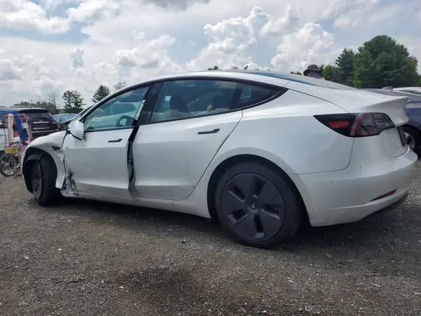 5YJ3E1EA1PF487081 2023 TESLA MODEL 3 - Image 2