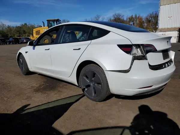 5YJ3E1EA1PF487999 2023 TESLA MODEL 3 - Image 2