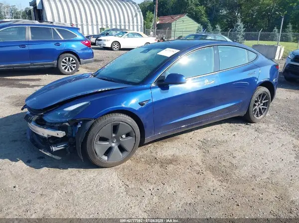 5YJ3E1EA1PF555623 2023 TESLA MODEL 3 - Image 2