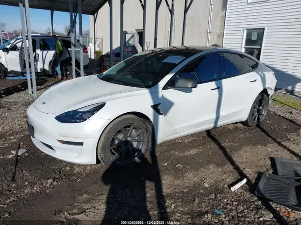 5YJ3E1EA1PF563835 2023 TESLA MODEL 3 - Image 2