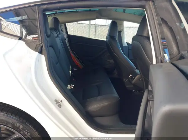 5YJ3E1EA1PF563835 2023 TESLA MODEL 3 - Image 8
