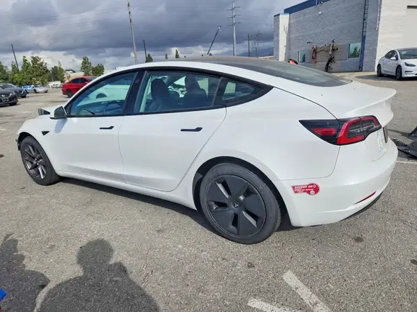 5YJ3E1EA1PF566444 2023 TESLA MODEL 3 - Image 2