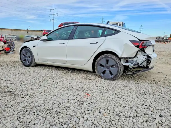 5YJ3E1EA1PF568422 2023 TESLA MODEL 3 - Image 2