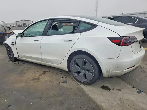 5YJ3E1EA1PF570882 2023 TESLA MODEL 3 - Image 2