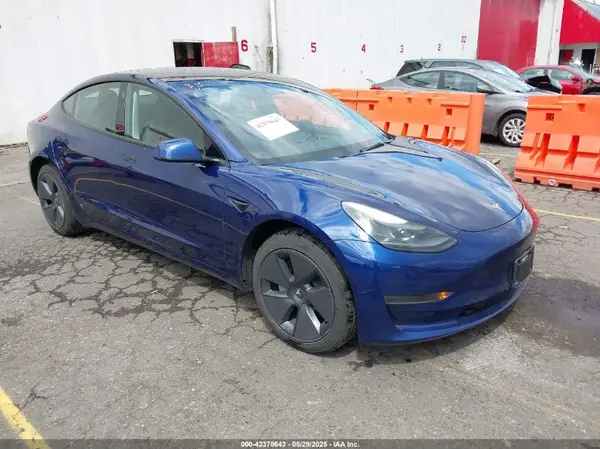 5YJ3E1EA1PF572180 2023 TESLA MODEL 3 - Image 1